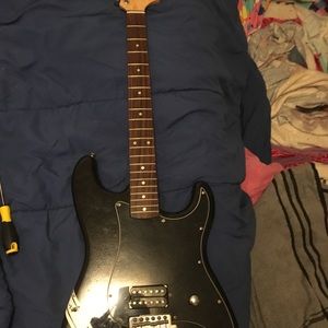 Tom Delonge custom squier stratocaster
